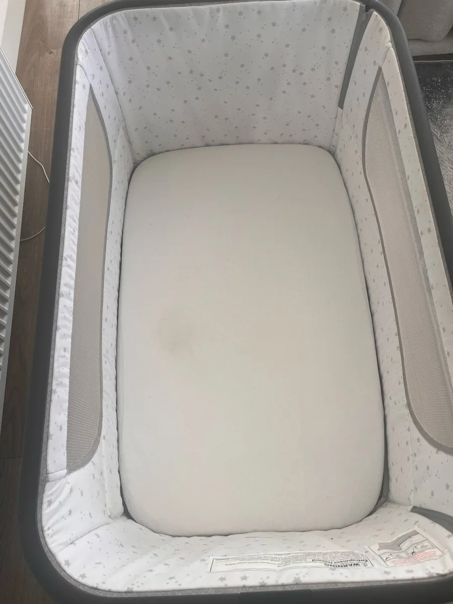 Baby Elegance Co-Glide Electric Bedside Crib - Image 3