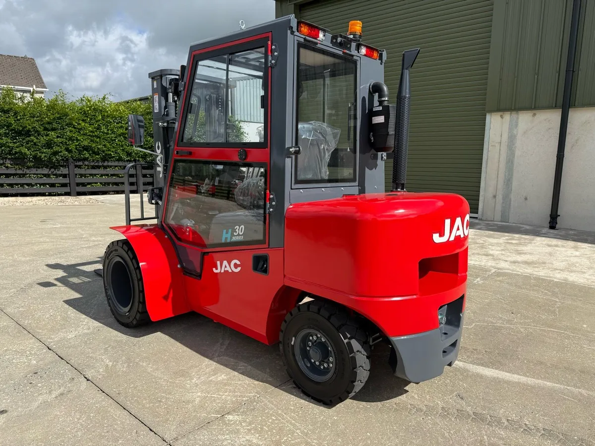 New 3 ton JAC cabbed forklift - Image 3