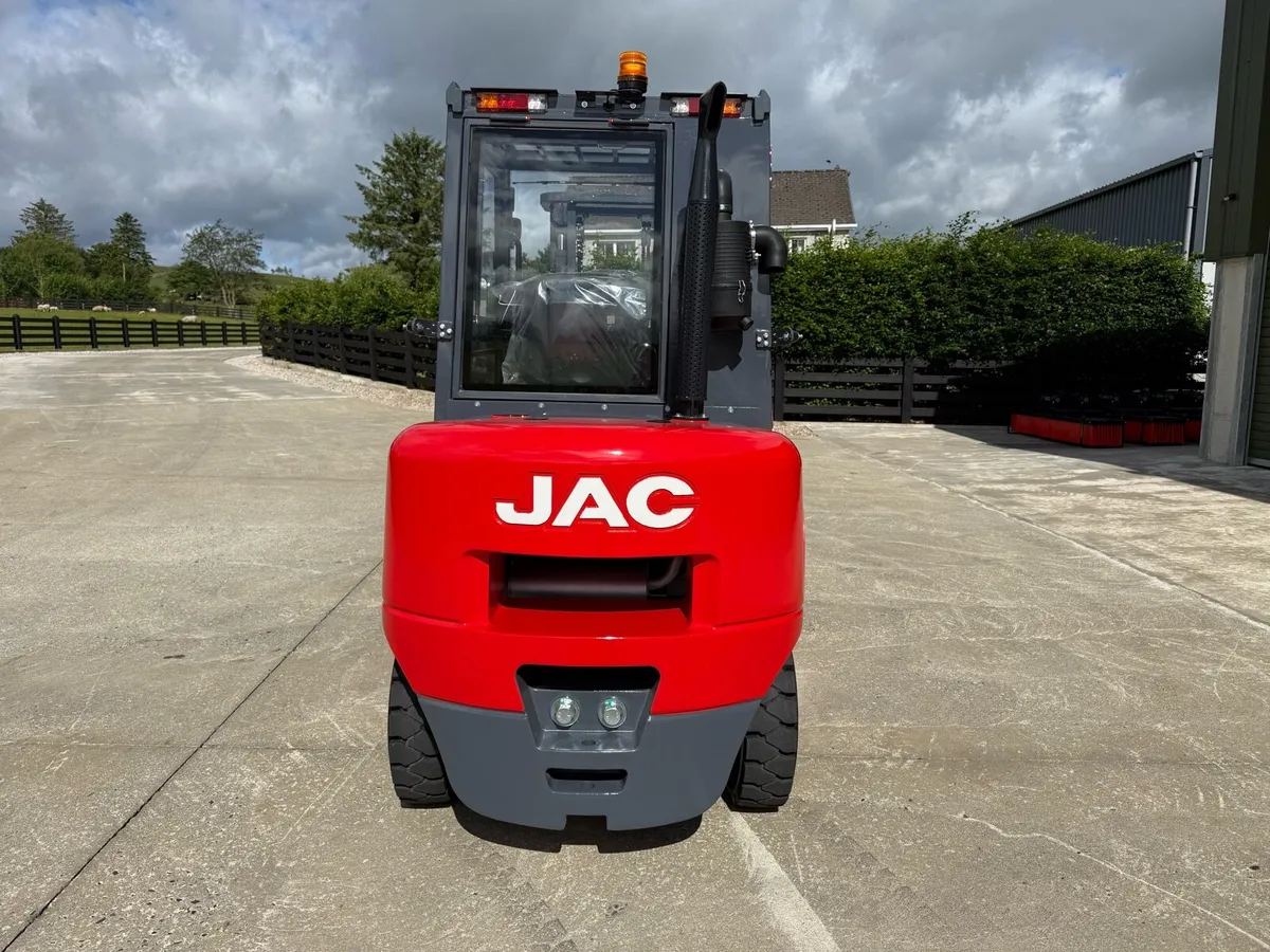 New 3 ton JAC cabbed forklift - Image 4