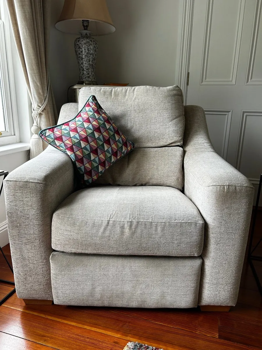Sofa and two armchairs - Image 1