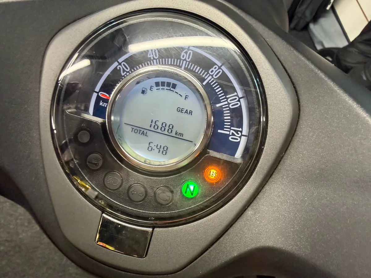 2024 Honda Supercub 125 1600km - Image 3