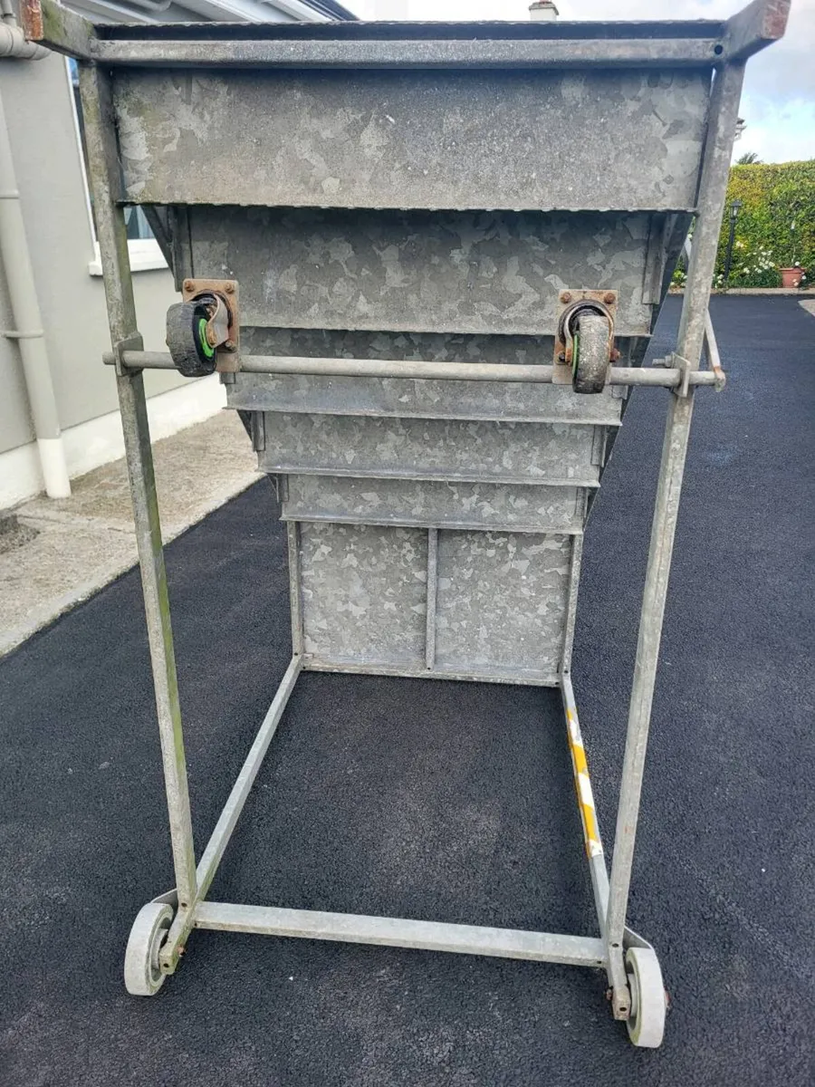 Galvanised step frame painting or cleaning - Image 4