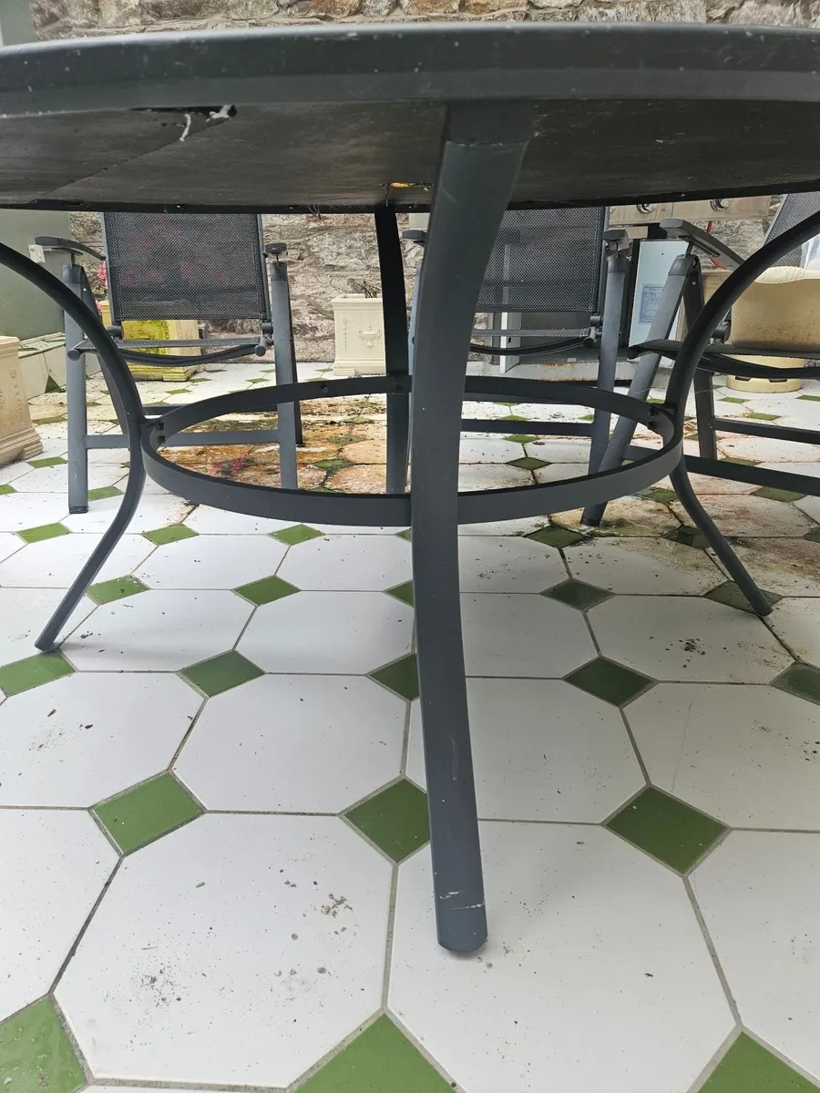 Outdoor table and chairs - Image 2