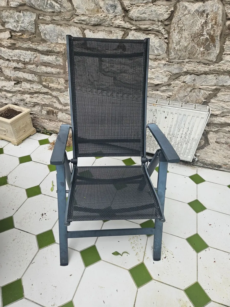 Outdoor table and chairs - Image 4