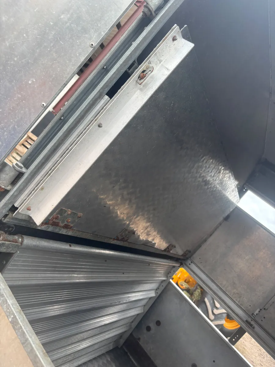 Ifor williams 10ft x 5ft 10” easy load decks - Image 3