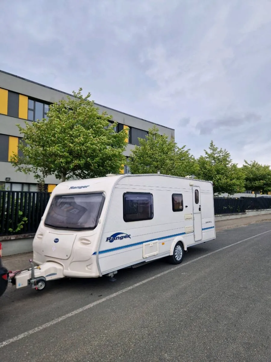 Caravan. - Image 1
