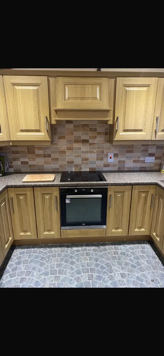 Kitchen units and appliances - Image 2