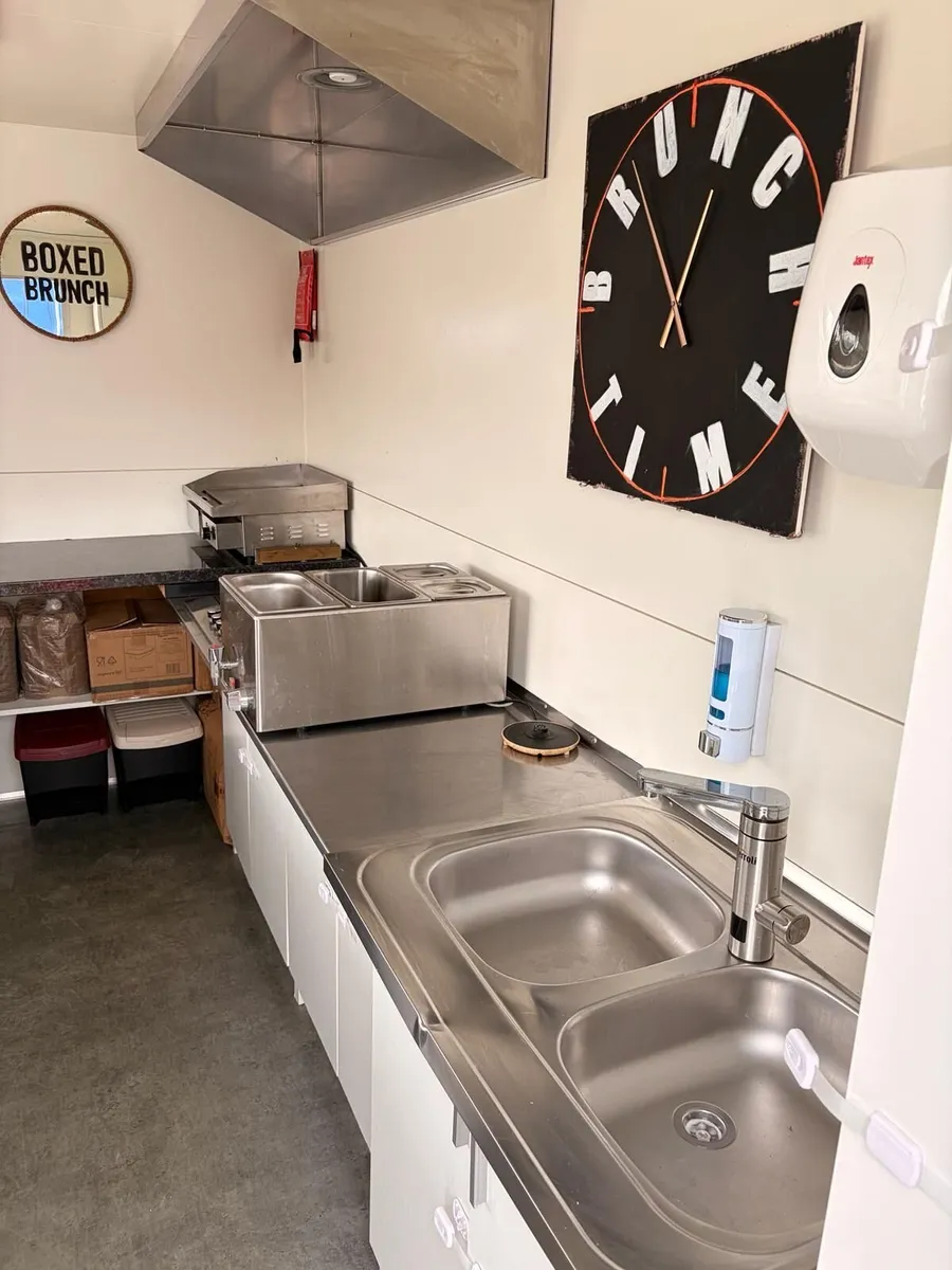 Premium Turnkey Food Trailer – Fully Equipped - Image 4