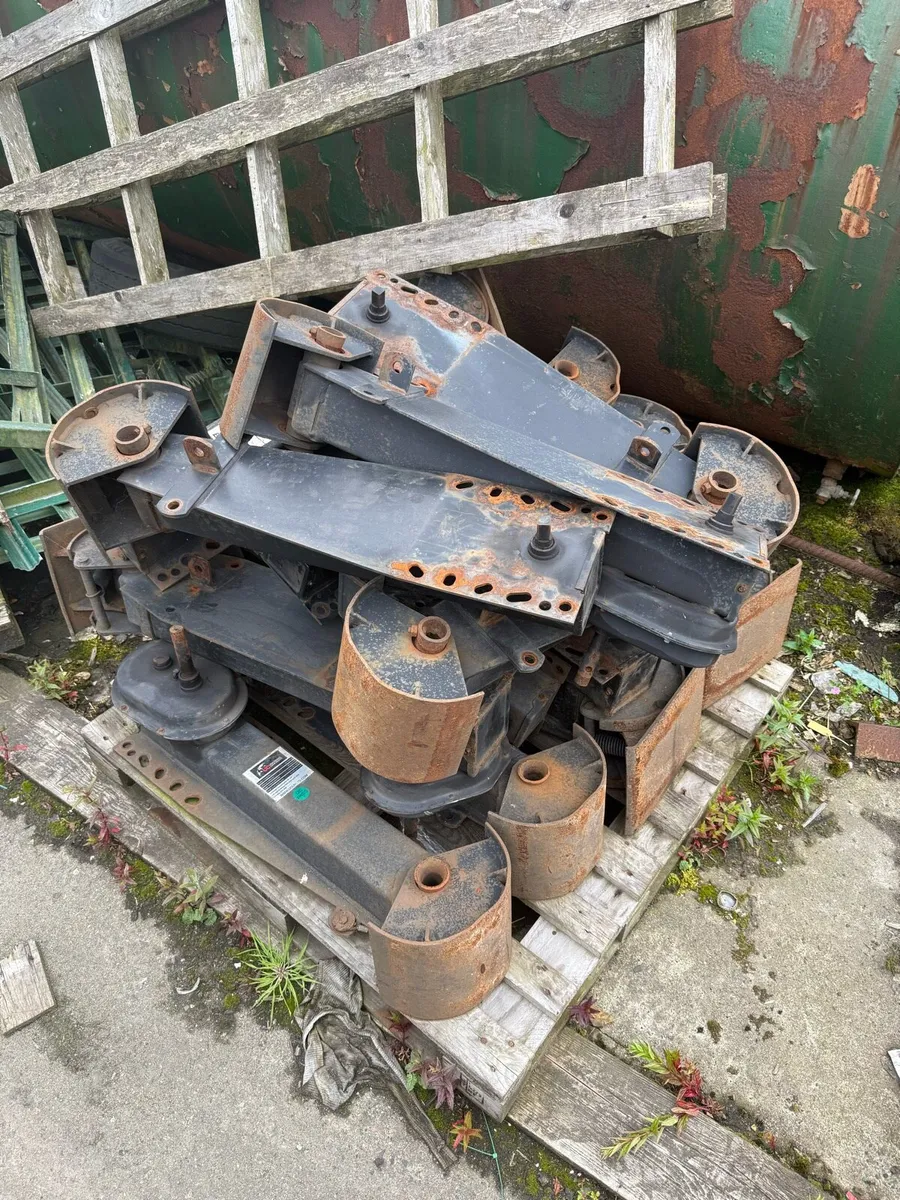 Landing legs, Tanks etc.. - Image 1