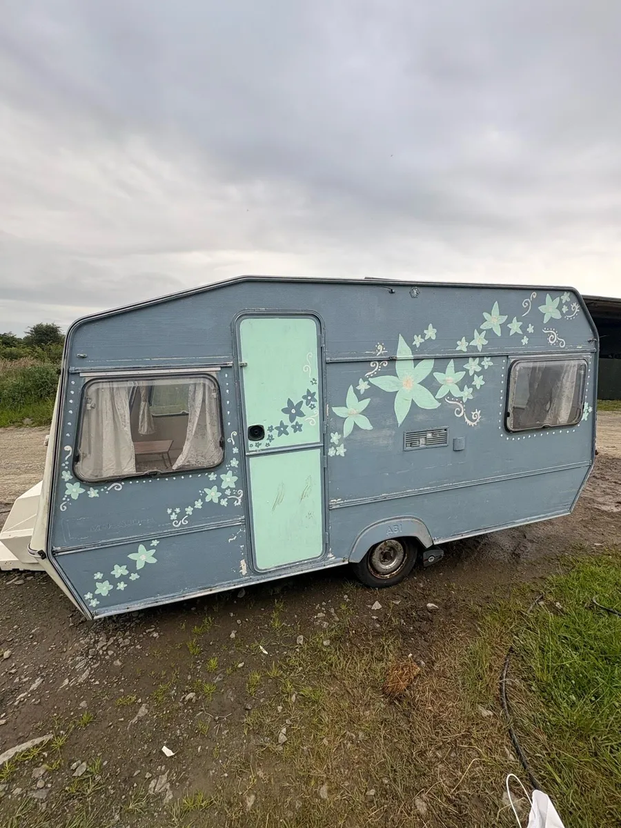 4 Berth Caravan - fixer upper / use for parts - Image 1