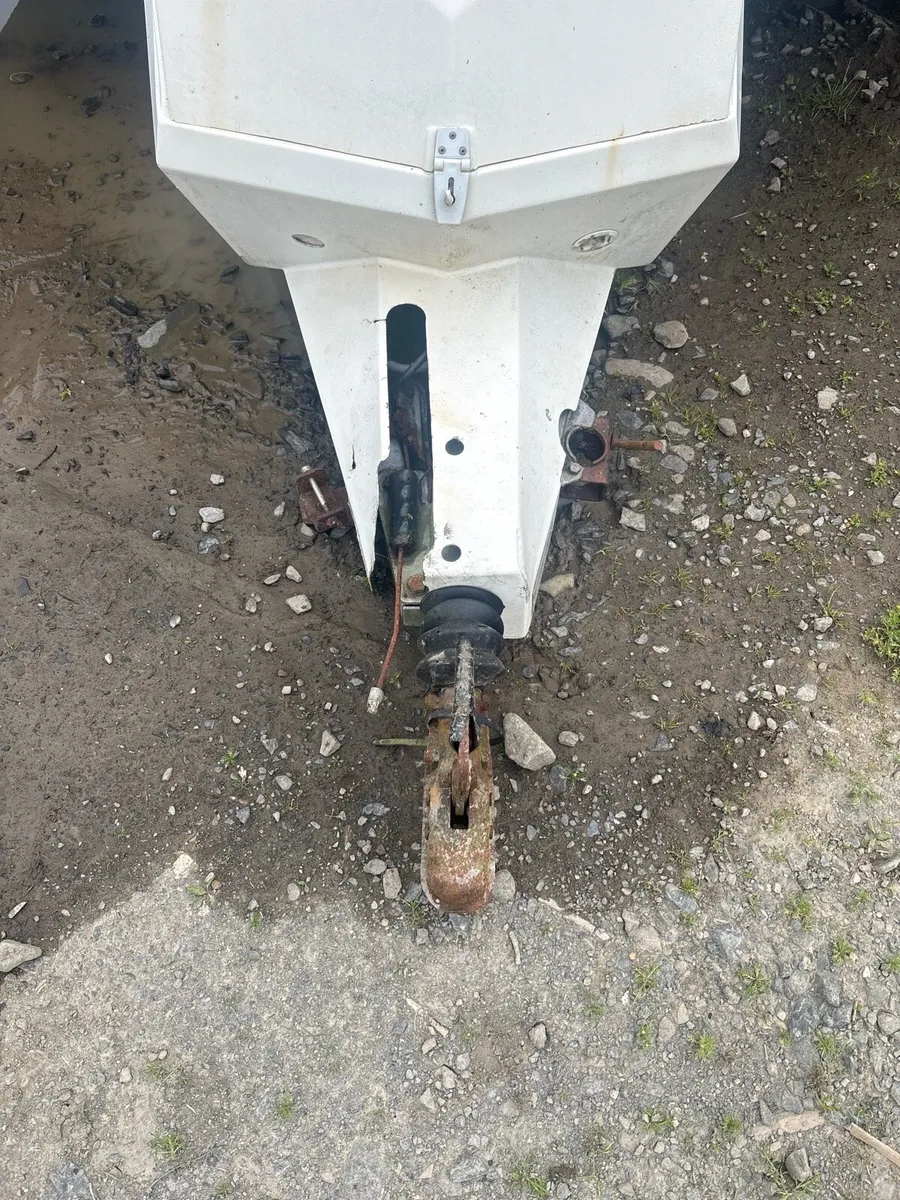 4 Berth Caravan - fixer upper / use for parts - Image 3