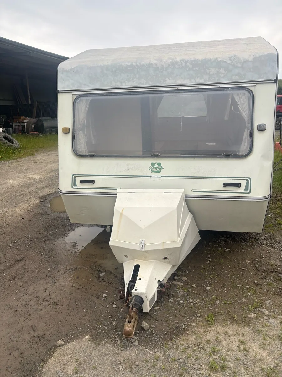 4 Berth Caravan - fixer upper / use for parts - Image 2