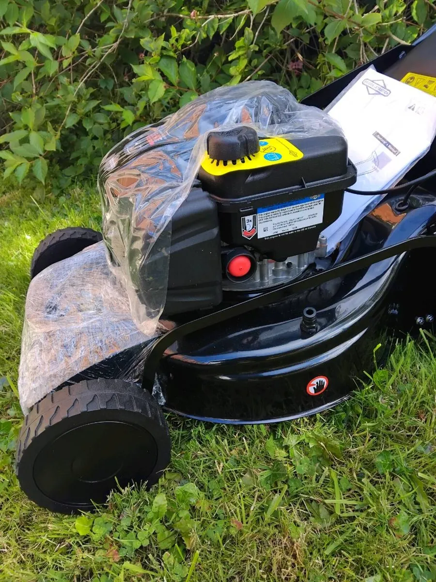 Lawnmower brand new briggs selfpropelled 18inch - Image 4