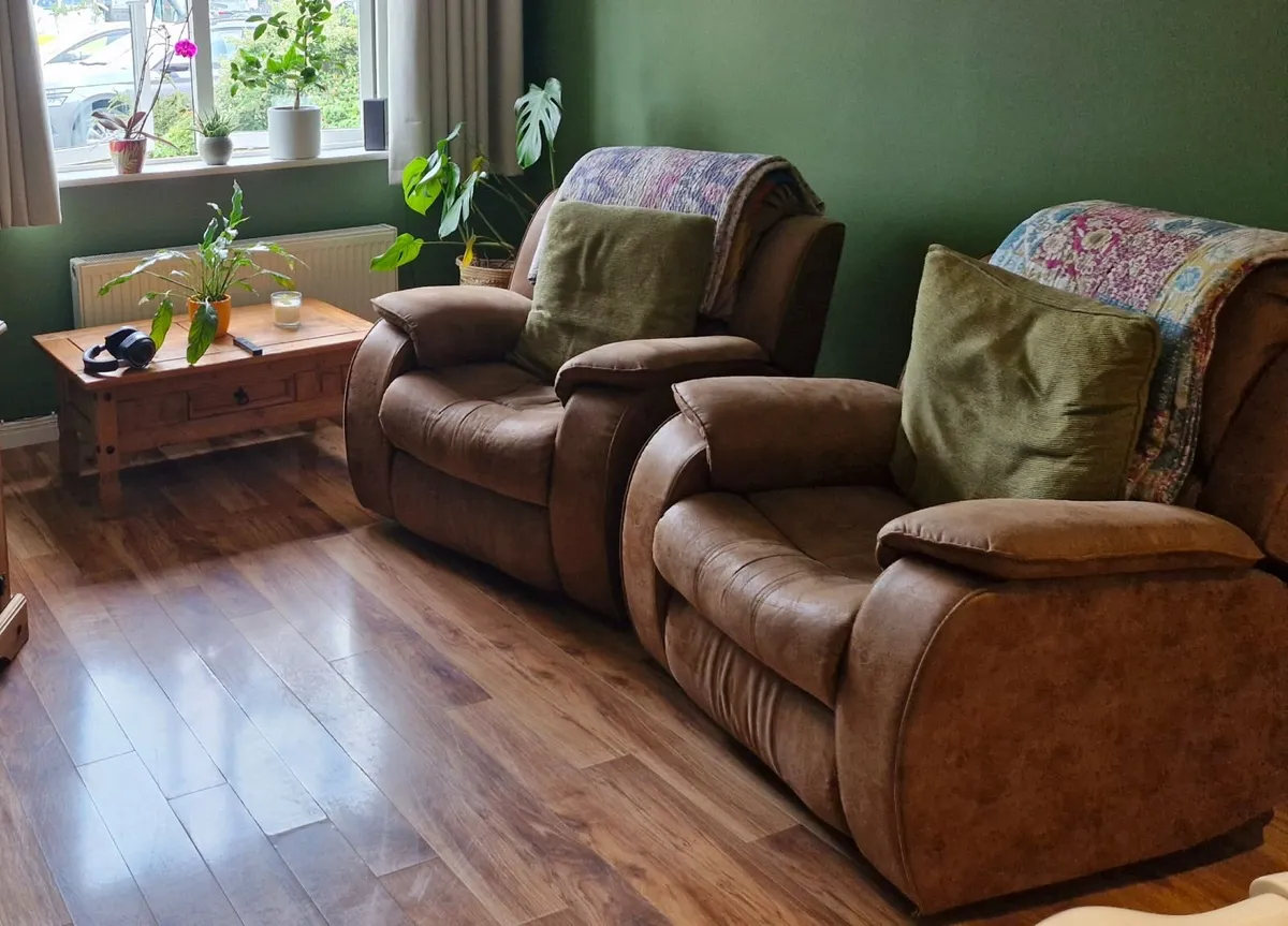 Two recliner armchaira - Image 1
