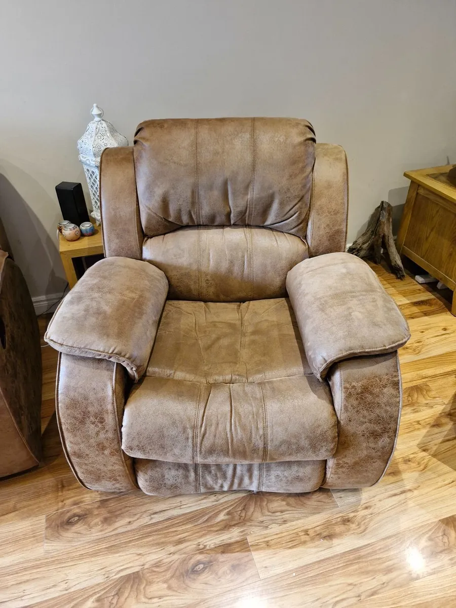 Two recliner armchaira - Image 3