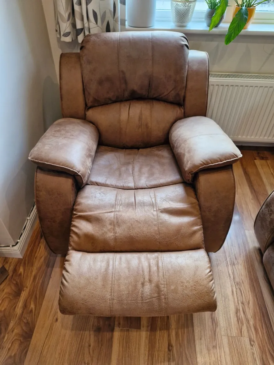 Two recliner armchaira - Image 2