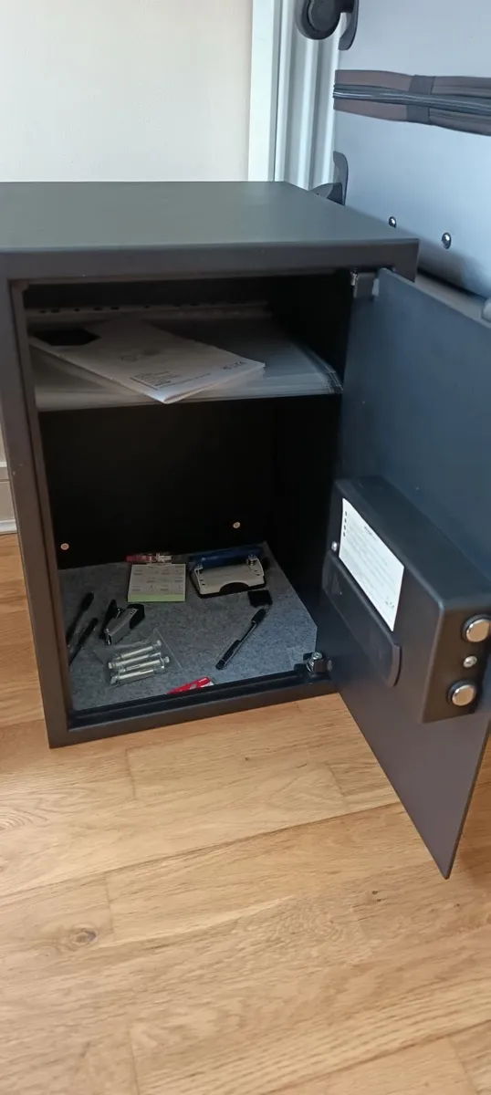Steel Electronic Safe - Image 2