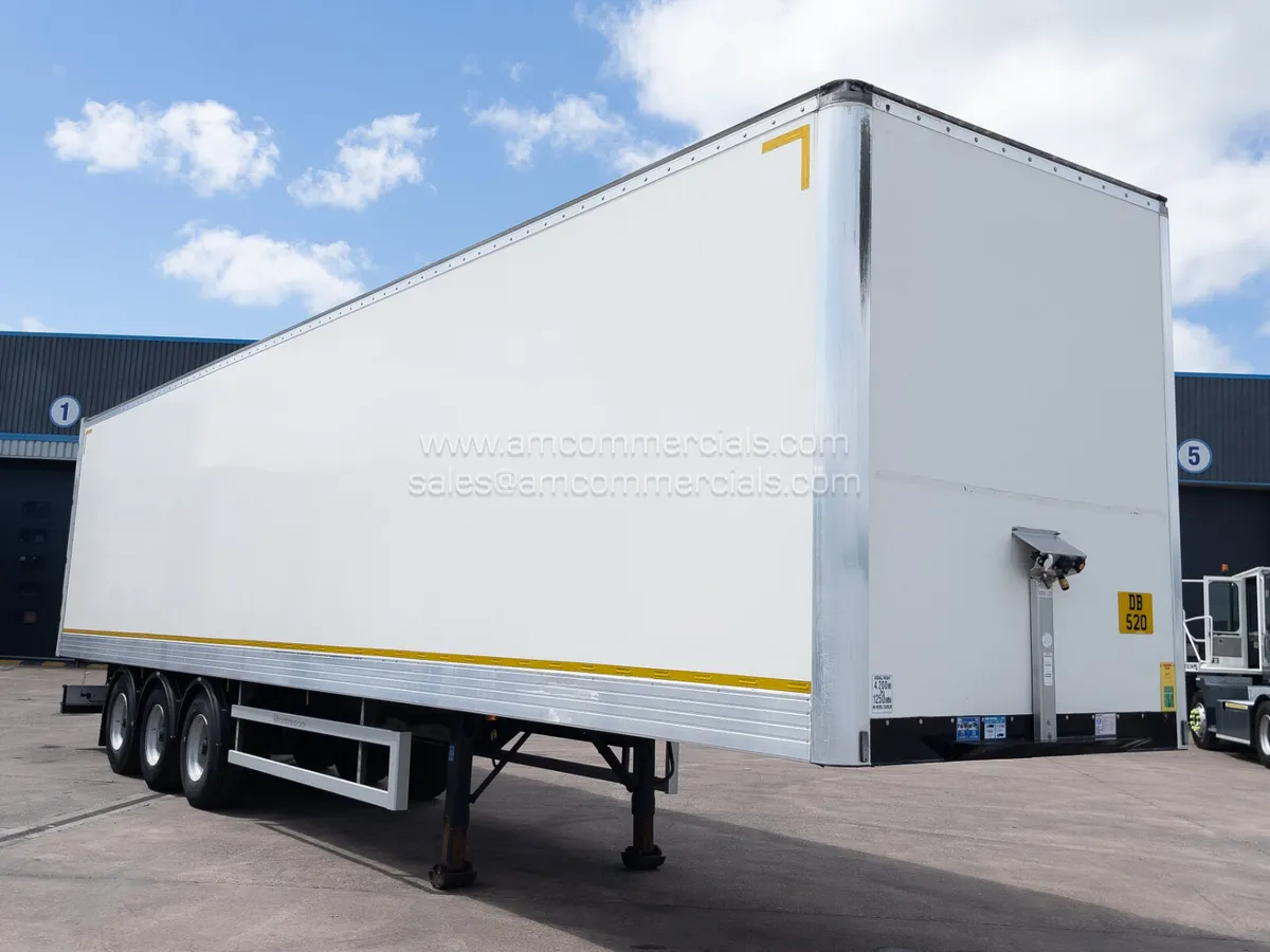 2021 MONTRACON BOX TRI AXLE TRAILER - Image 1