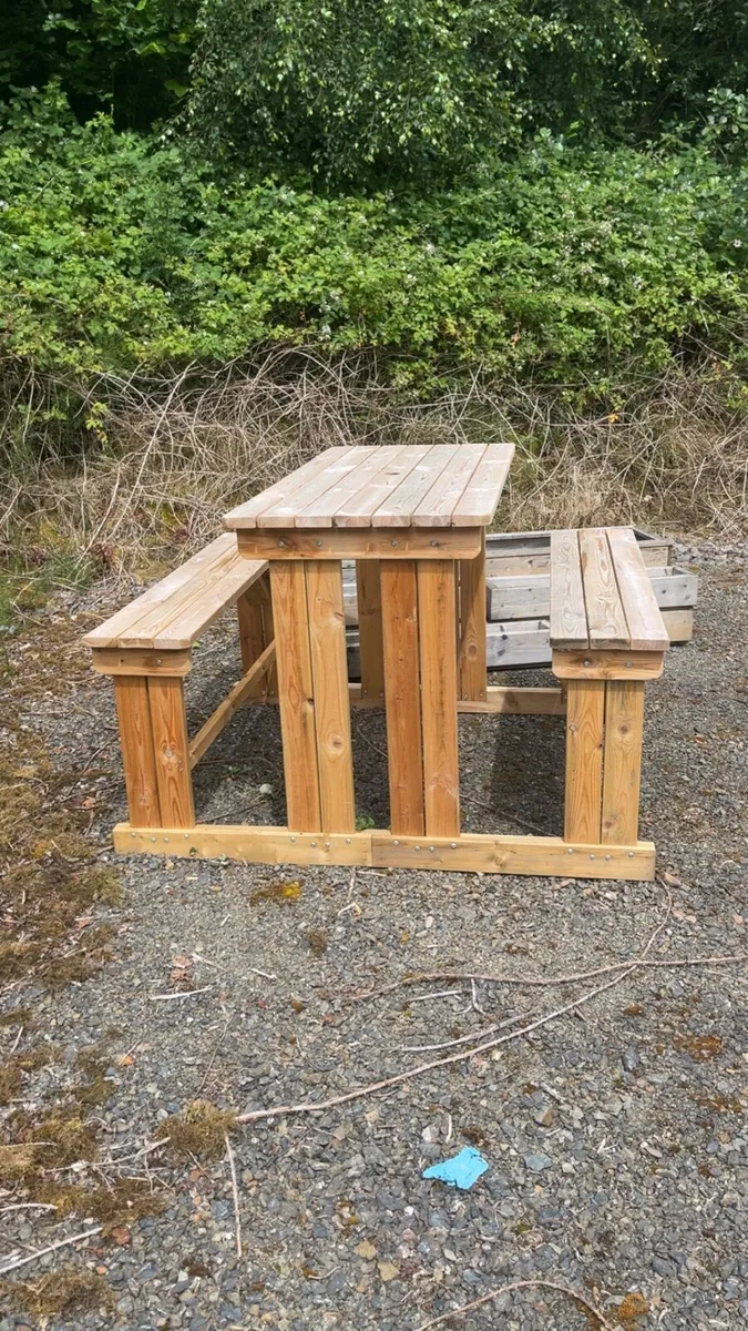 Picnic bench