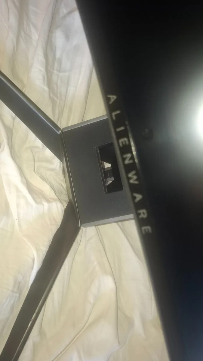 Alienware 32" Curved Gaming Monitor – Excellent Co - Image 2