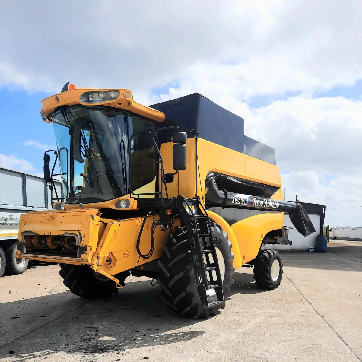 New holland CS640  combine - Image 2