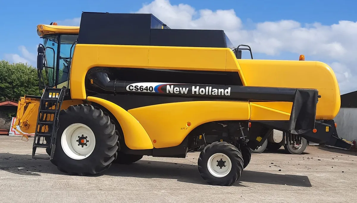 New holland CS640  combine - Image 1