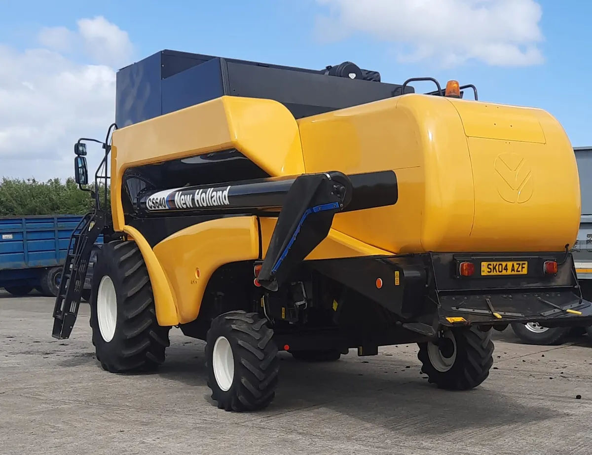 New holland CS640  combine - Image 3