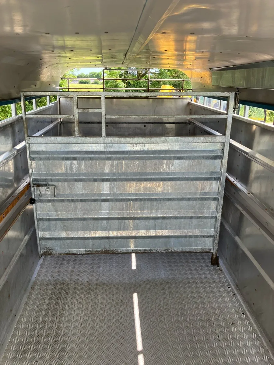 Trailers - Image 4