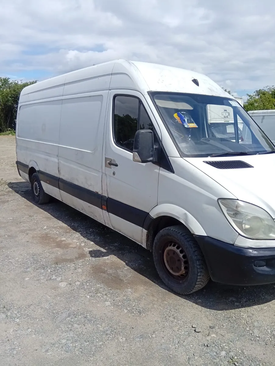 2010 mercedes sprinter - Image 2