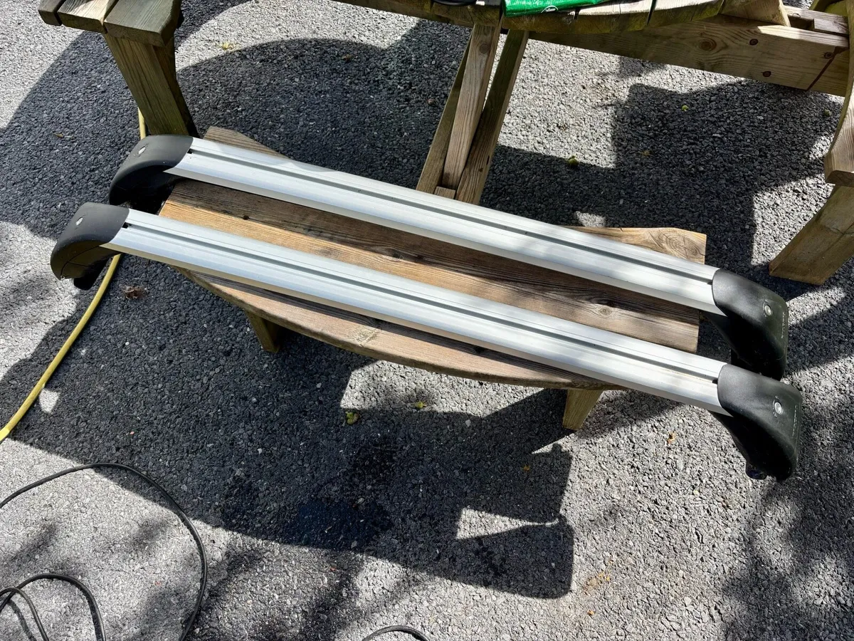 Volvo V40 Roof Bars (2013-2019, Genuine Volvo)