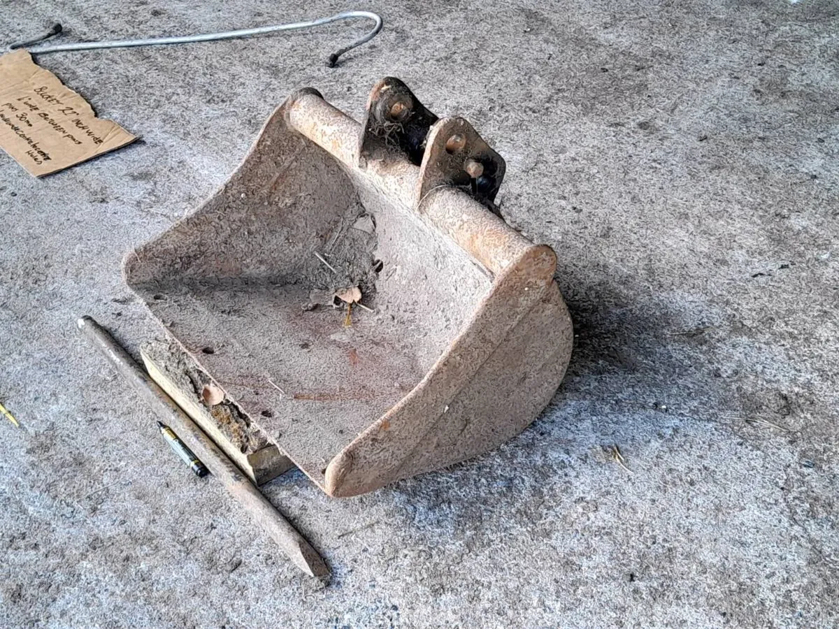 22 inch Digger Bucket - Image 1