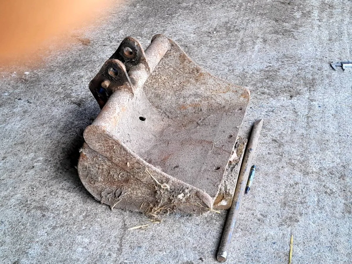 22 inch Digger Bucket - Image 3