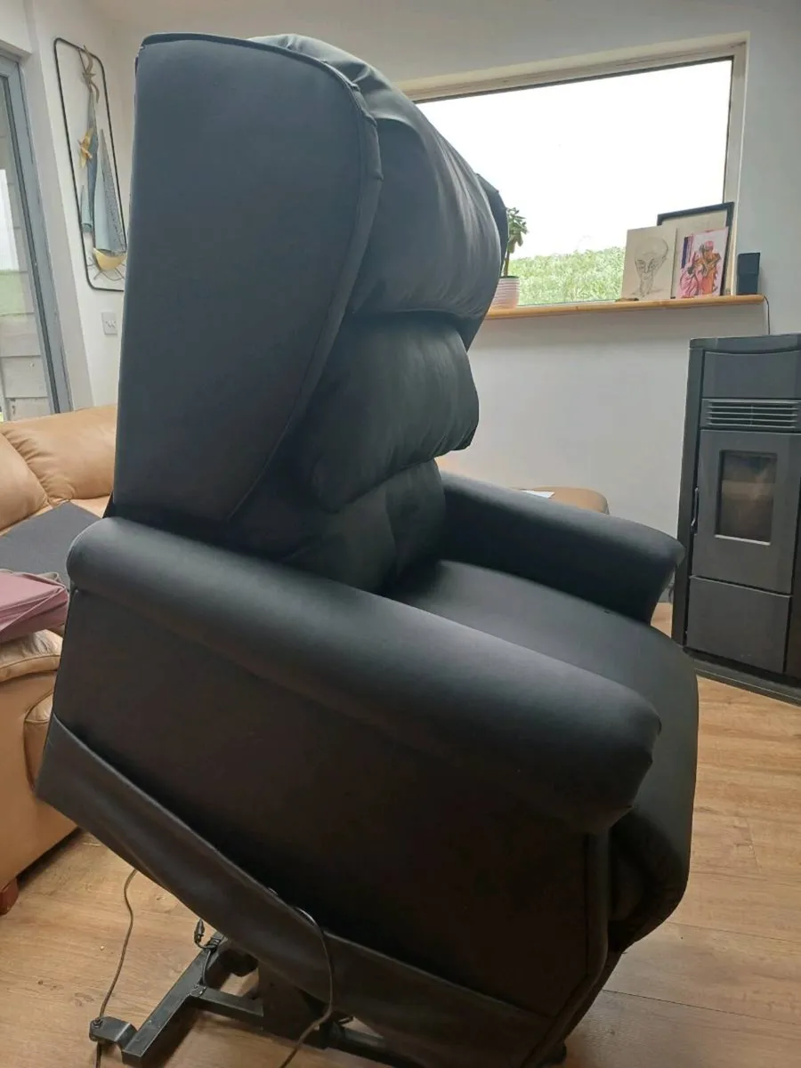 Rise and recline armchairs - Image 2