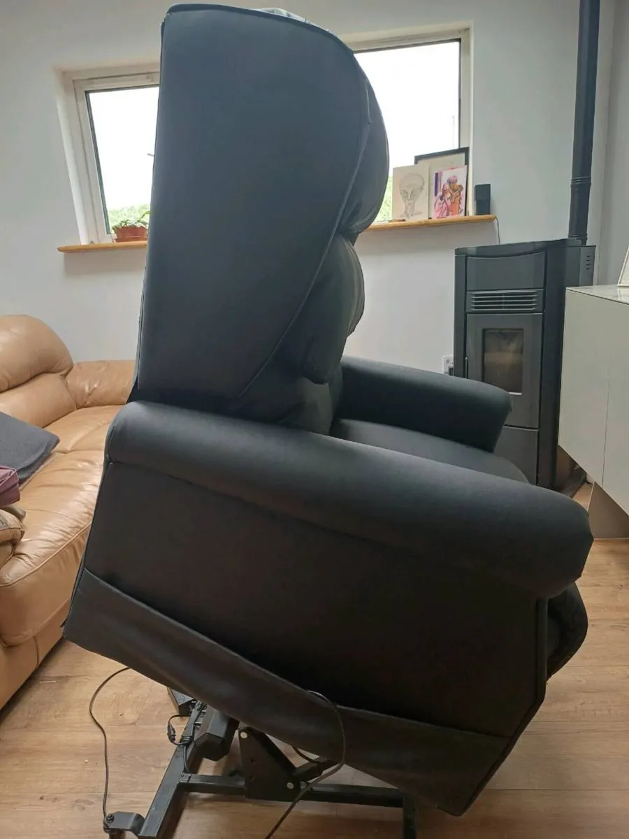 Rise and recline armchairs - Image 3