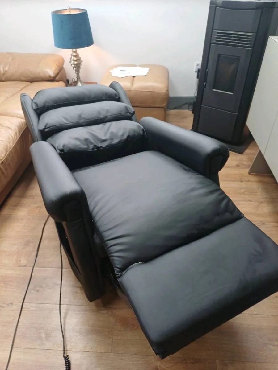 Rise and recline armchairs - Image 4