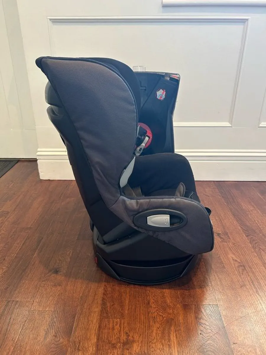 Maxi cosi axiss swivel car seat, age 9 months to 4 years - Image 3