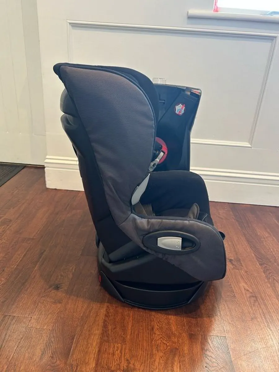 Maxi cosi axiss swivel car seat, age 9 months to 4 years - Image 4