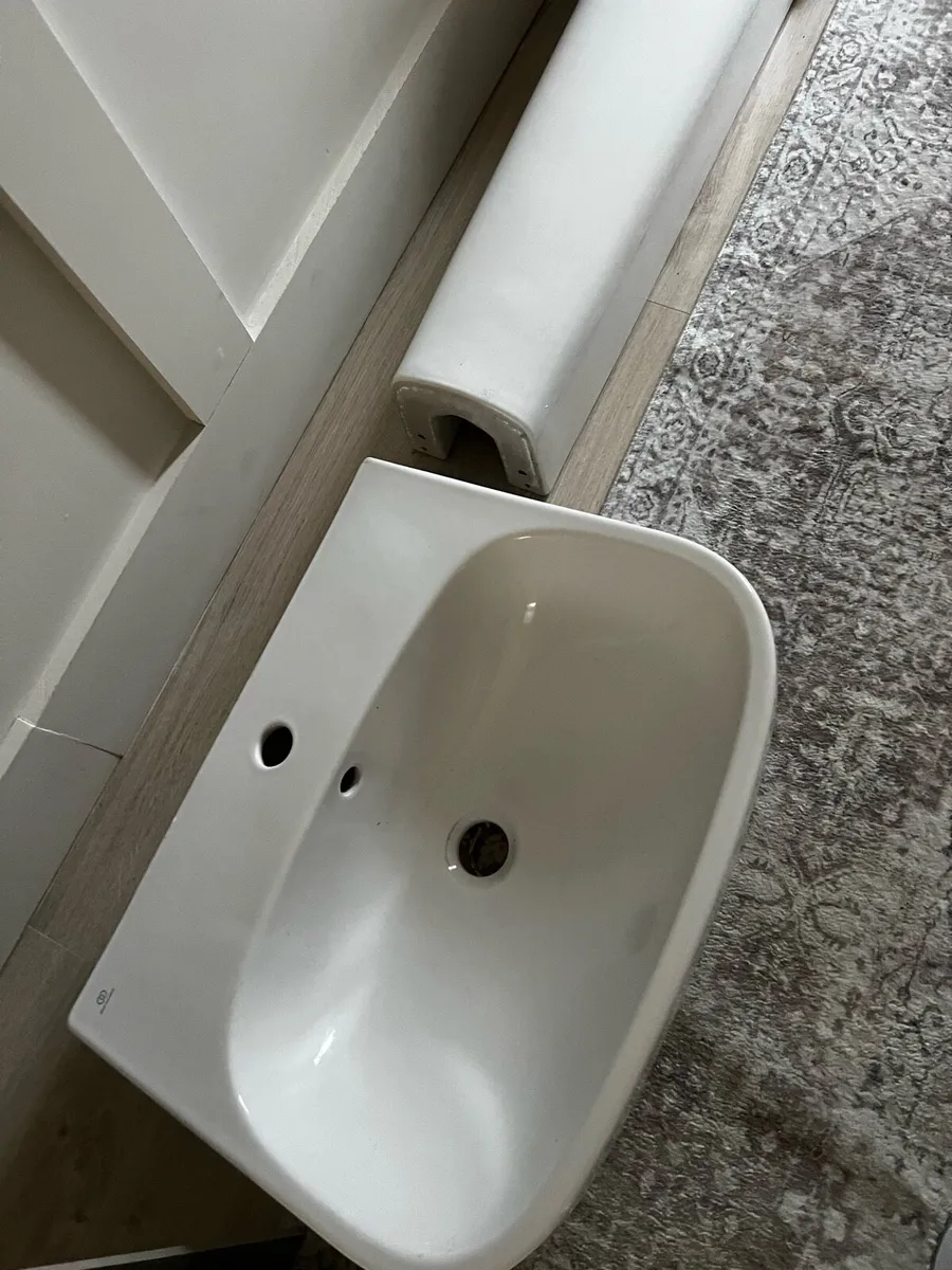Bathroom sink - Image 4