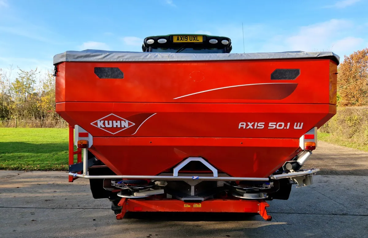 KUHN AXIS 50.1W FERTILIZER SPREADER, ISOBUS - Image 2