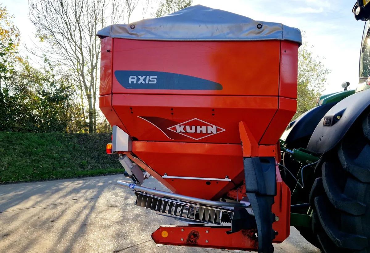 KUHN AXIS 50.1W FERTILIZER SPREADER, ISOBUS - Image 4