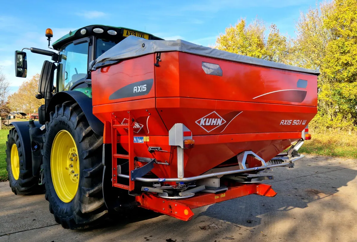 KUHN AXIS 50.1W FERTILIZER SPREADER, ISOBUS - Image 1