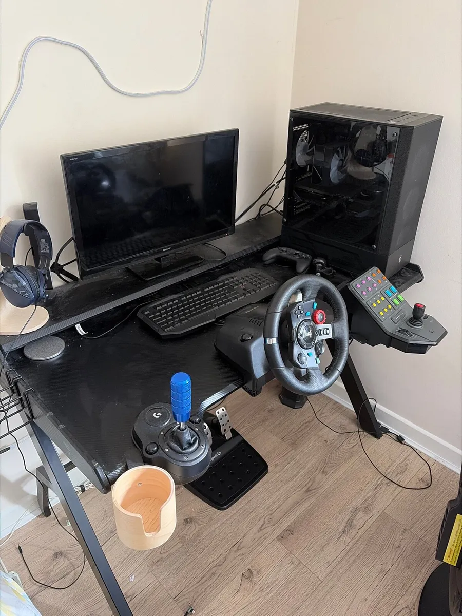 Gaming desk - Image 1