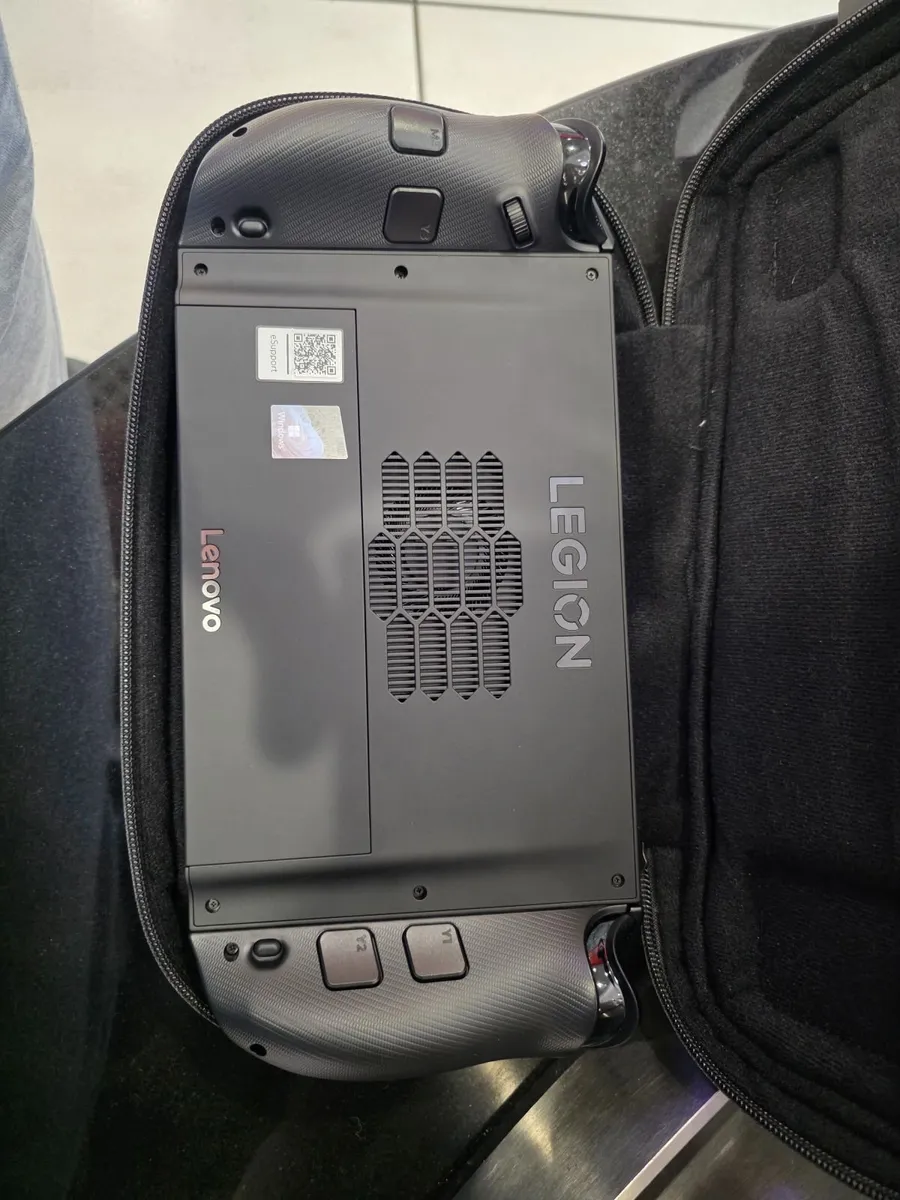 Lenovo Legion Go 2, 2TB Z2 Extreme 2026 – Like New - Image 4