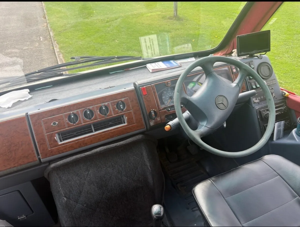 Mercedes mini bus - Image 4