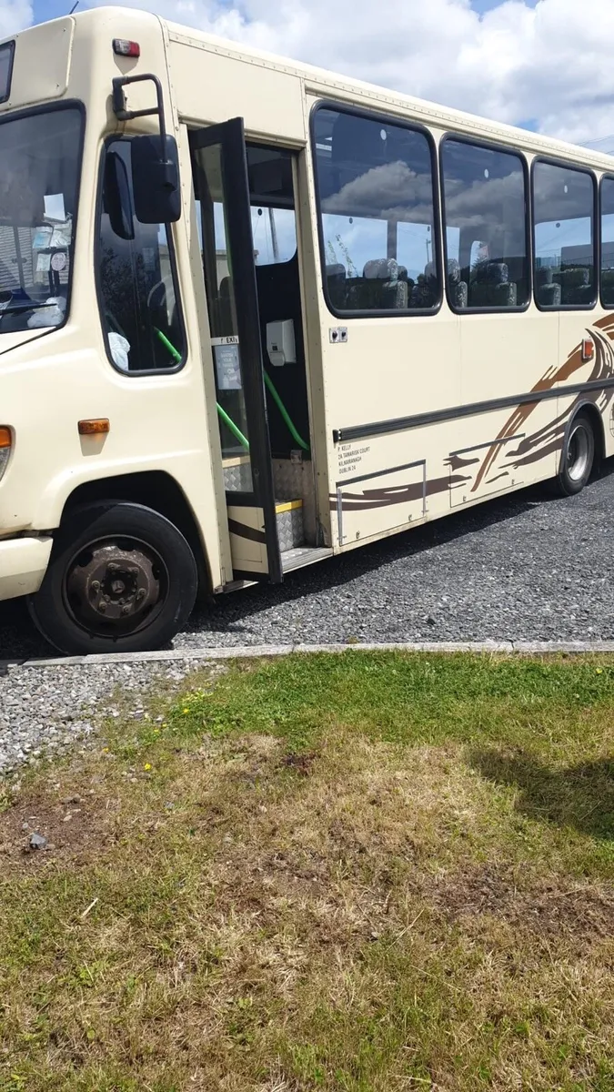 Mercedes mini bus  33 seats 2006 vario - Image 1