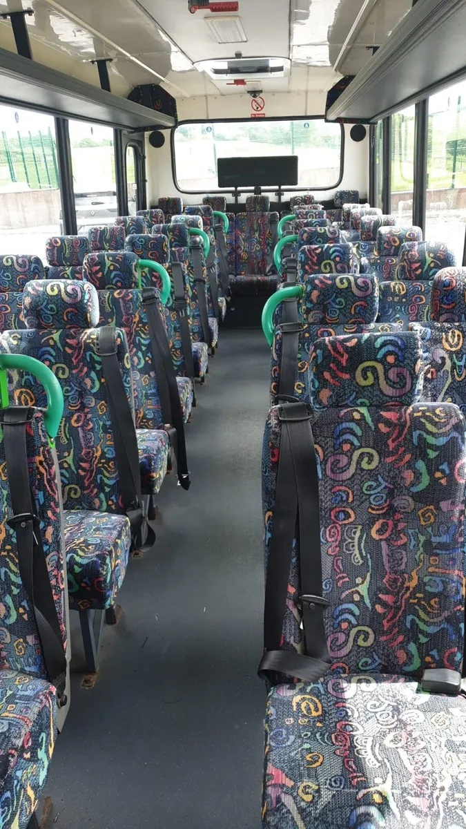 Mercedes mini bus  33 seats 2006 vario - Image 2