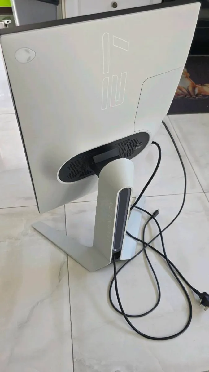 Alienware 27" 240hz Gaming Monitor - Image 4