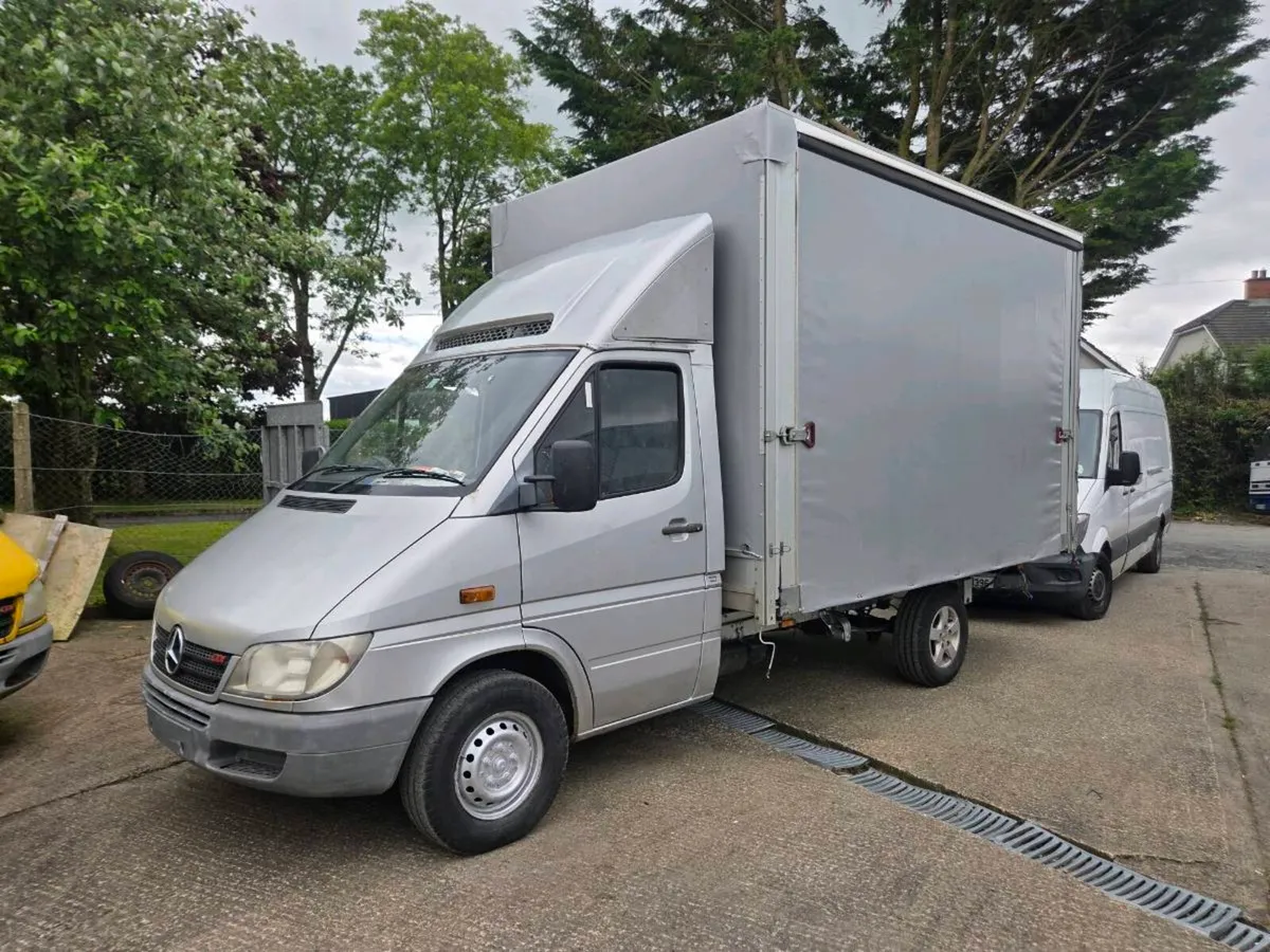 Sprinter curtainsider - Image 1