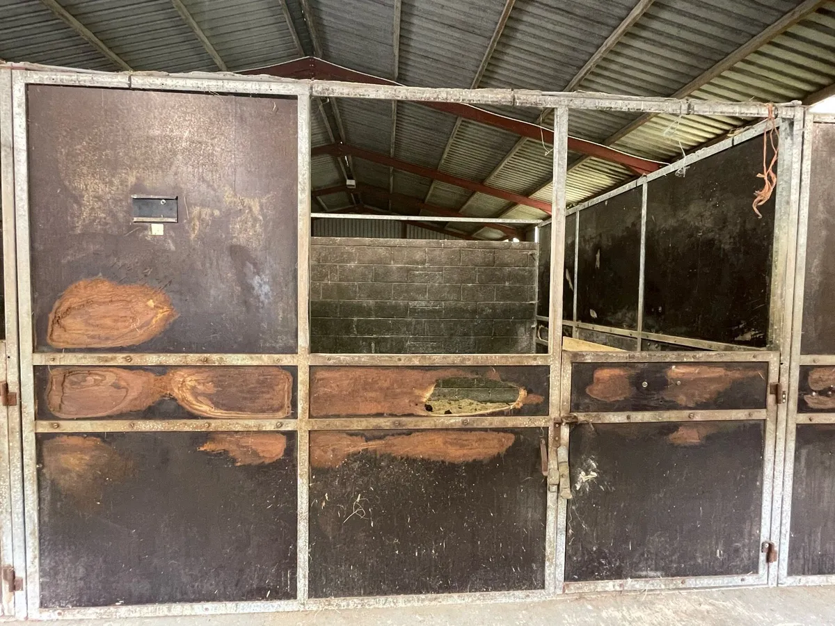 Stables - Image 4