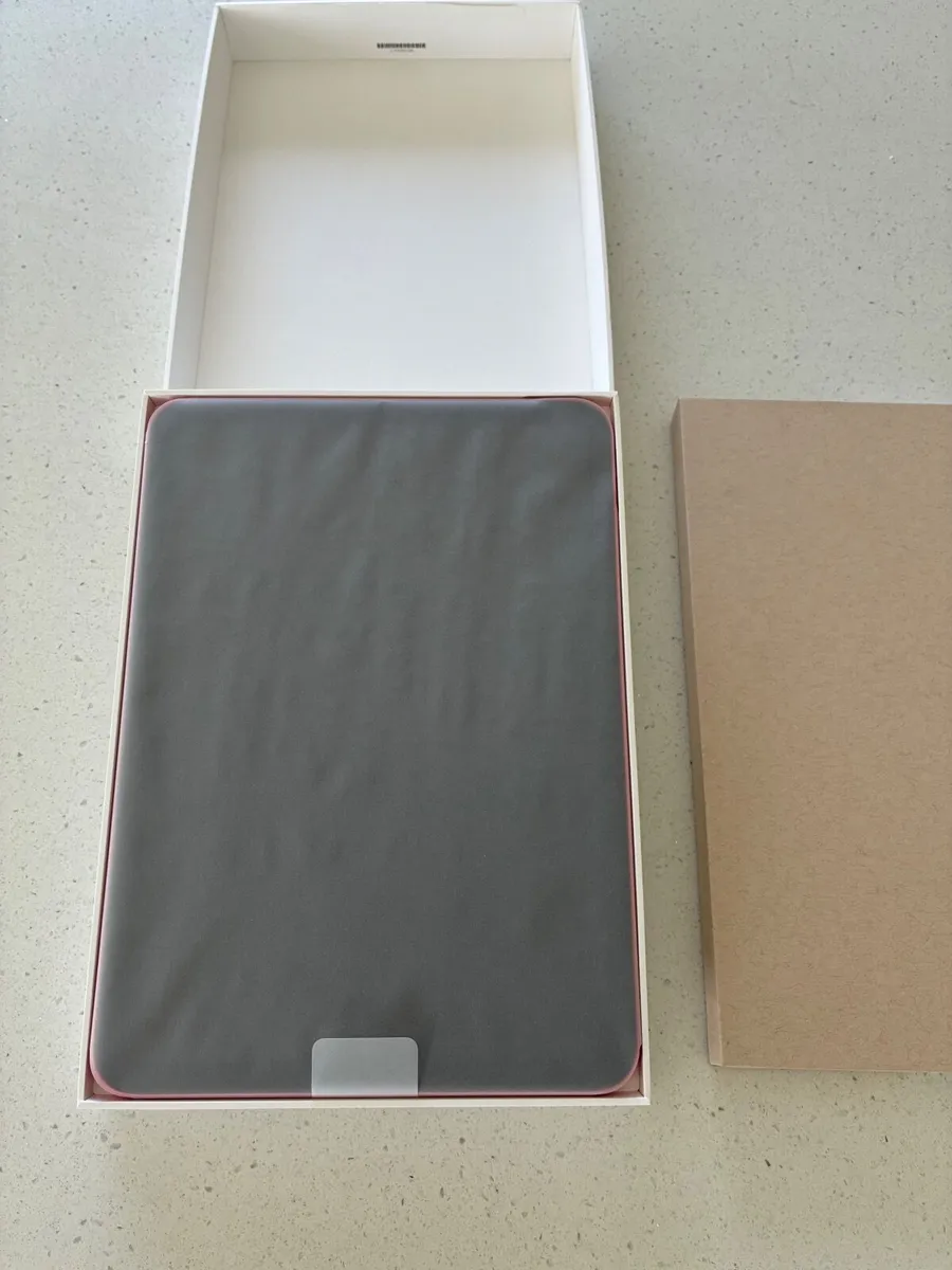 Apple IPad 11 Pink - Image 1